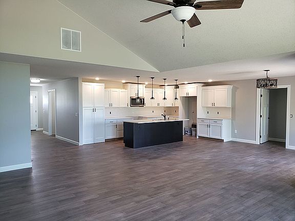 4th image of 2662 Jonathon Dr