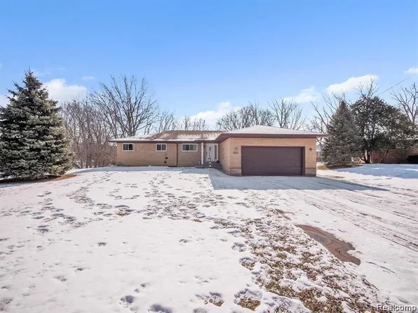 37960 S Bonkay Dr, Clinton Township, MI 48036