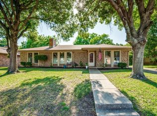 217 Kenshire Dr, Benbrook, TX 76126