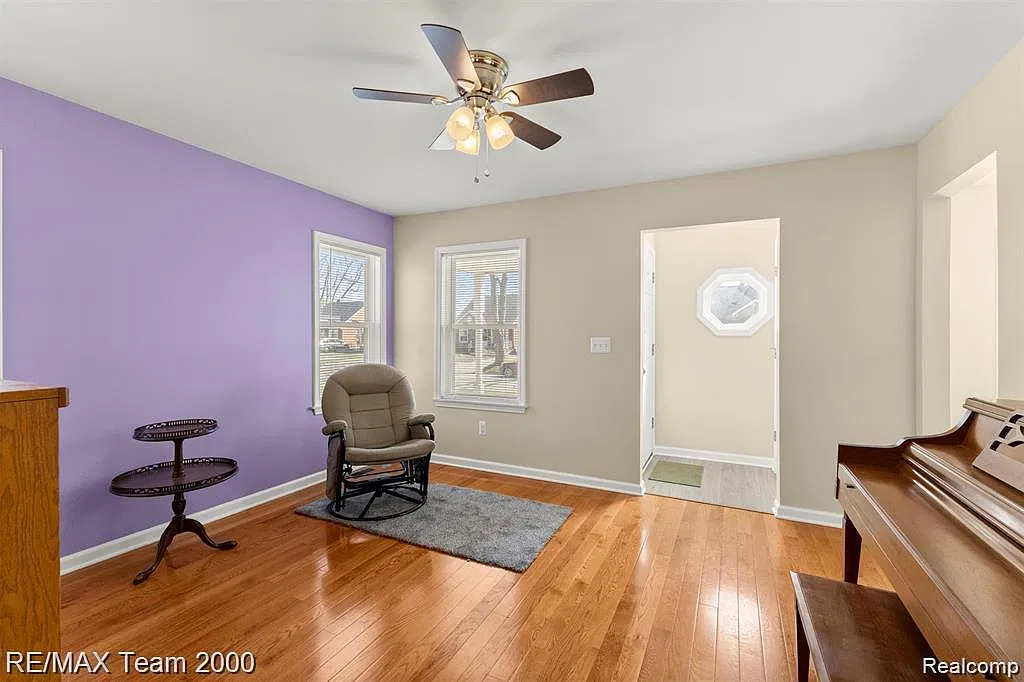 3 bed, 1.5 bath, 1166 sqft, $1,800 — Photo 4