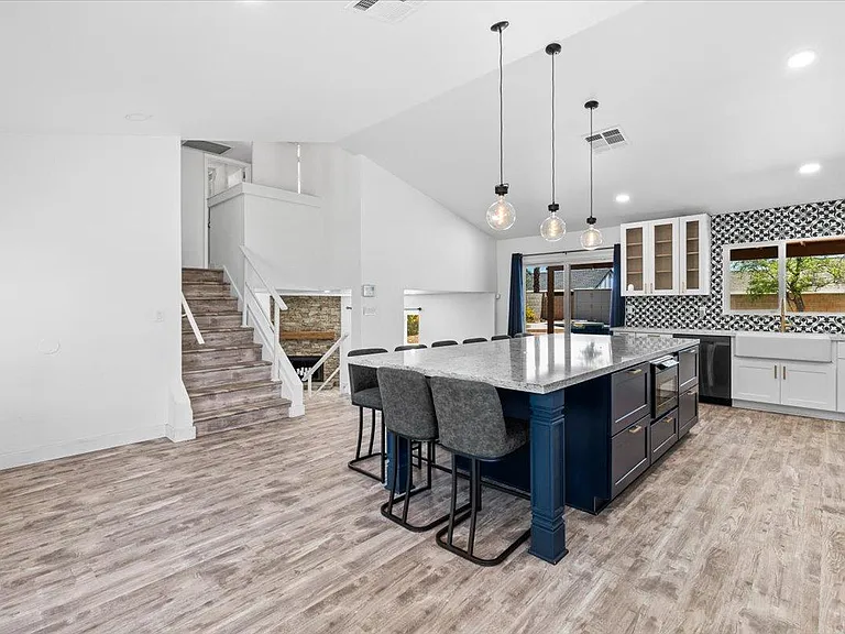 1041 E Kristal Way — Photo 6