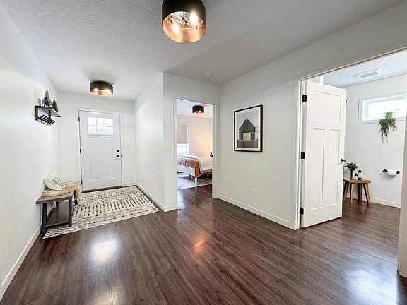 2nd image of 1419 Park St