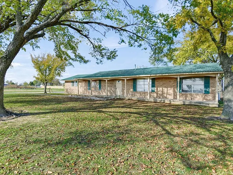 30795 US Highway 82 — Photo 3