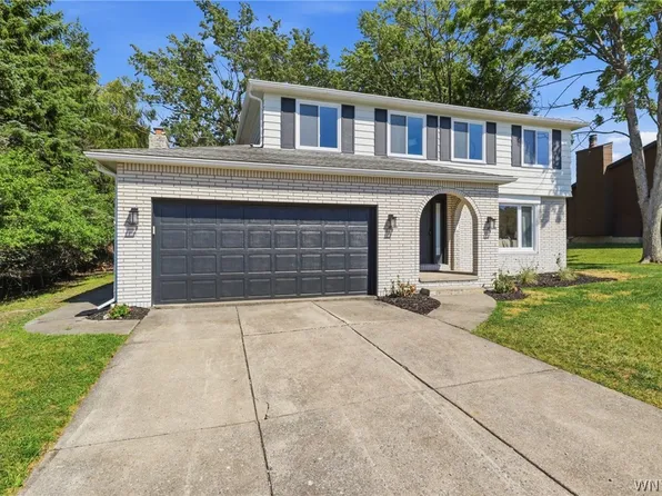 93 Hemlock Dr, West Seneca, NY 14224