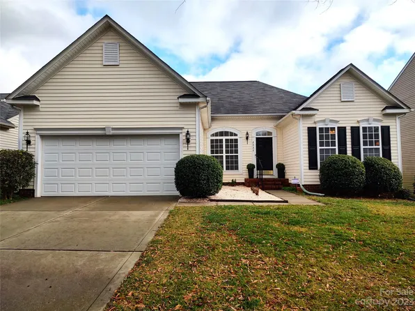 2527 Bethesda Oaks Dr, Gastonia, NC 28056