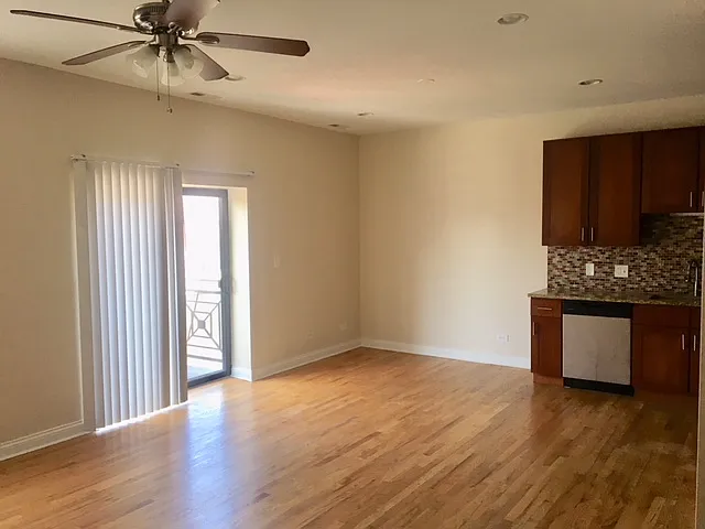 Washington 2120 W - 203 — Photo 3