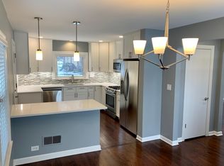 284 N 8th Ave, Des Plaines, IL 60016