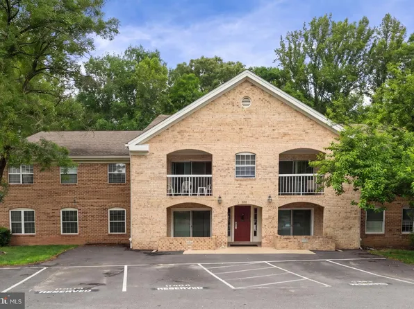 5804 Cove Landing Rd APT 101, Burke, VA 22015