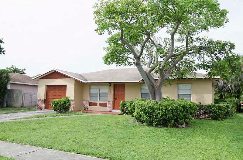 1st image of 961 SW 81st Ter