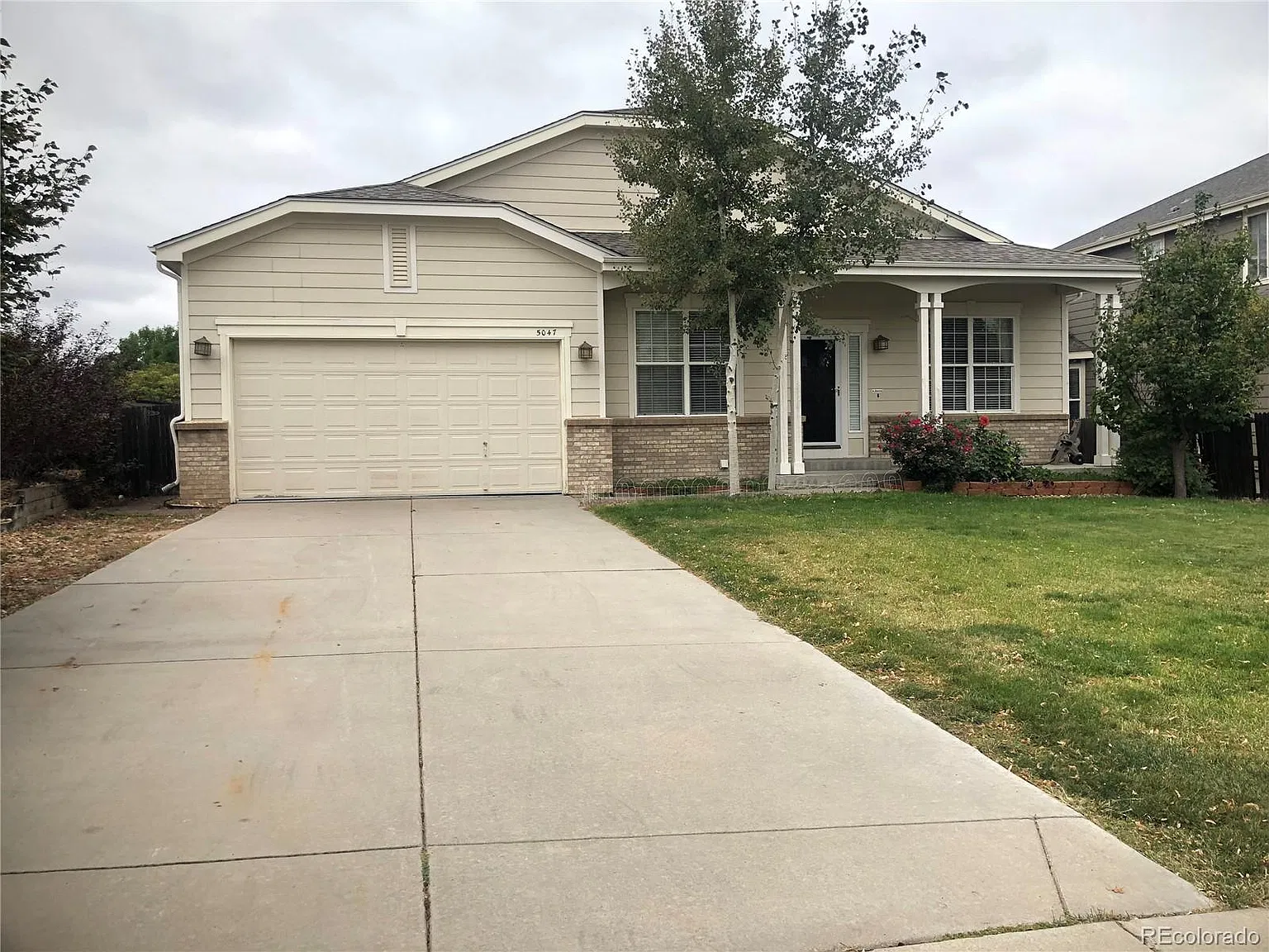 3 bed, 2.0 bath, 2387 sqft, $2,800 — Photo 2