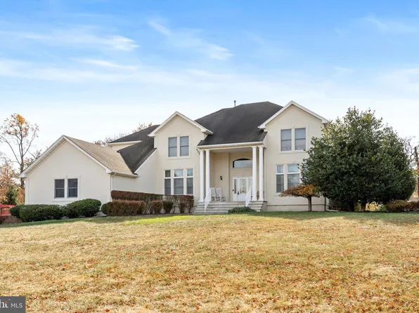 24 Clearwater Dr, Allentown, NJ 08501