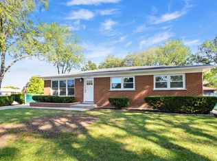 1407 S Circle Dr, Mount Prospect, IL
