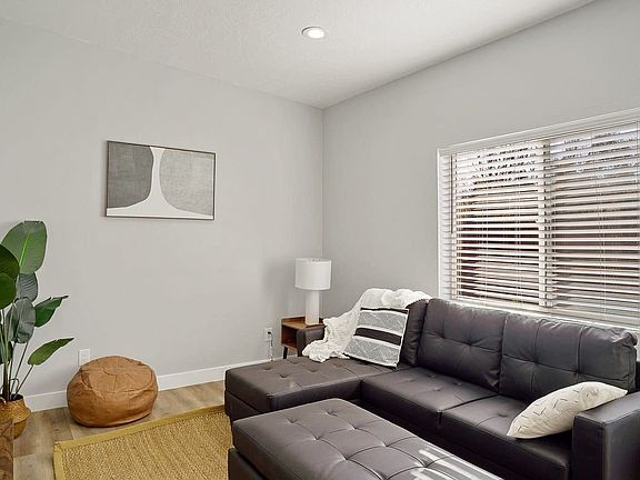 3rd image of 726 S Claybourne Ave