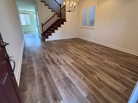 3rd image of 2533 Kinsella Way