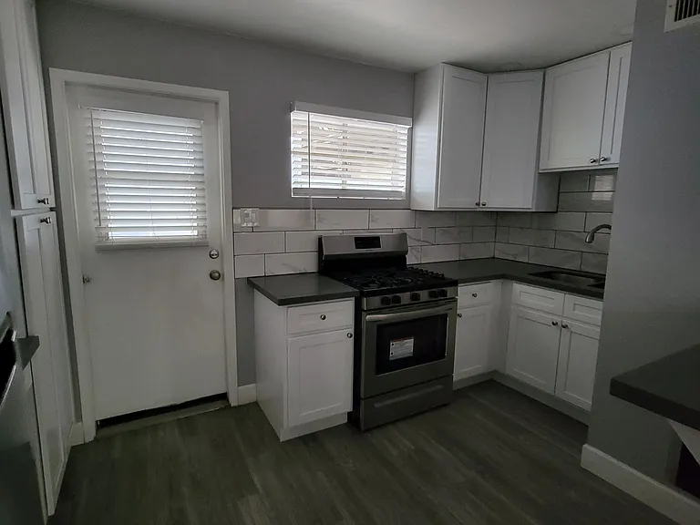 439 W Osborn Rd — Photo 3