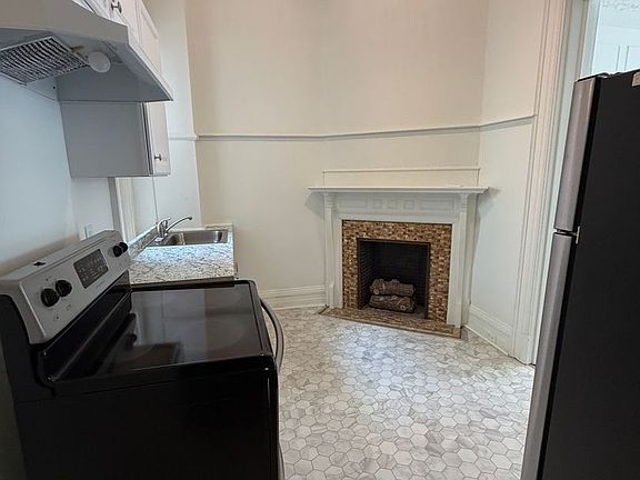 5th image of 110 S Beaver St Floor 1