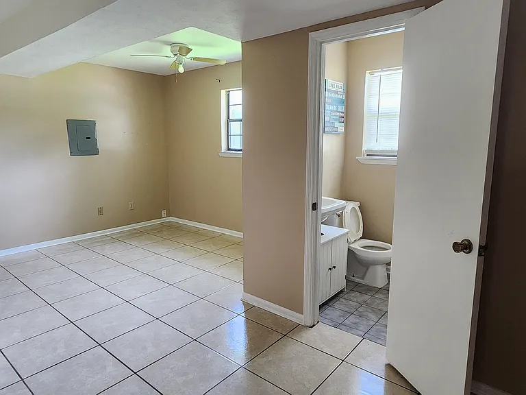 1045 Lombardy Way — Photo 3