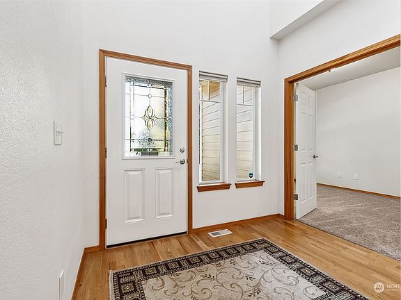 3rd image of 2845 Haig Drive SE