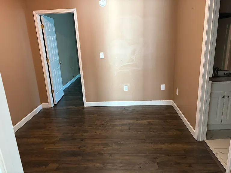 277 Richmond Ave — Photo 13