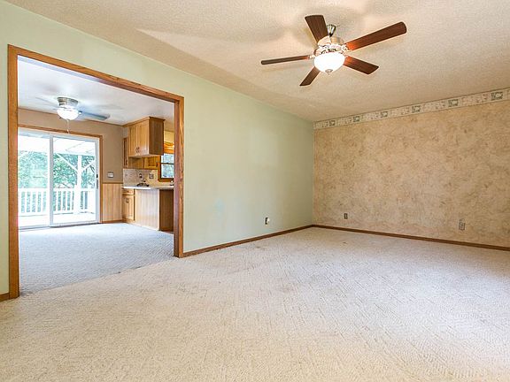 3rd image of 963 Patricia Ann Dr