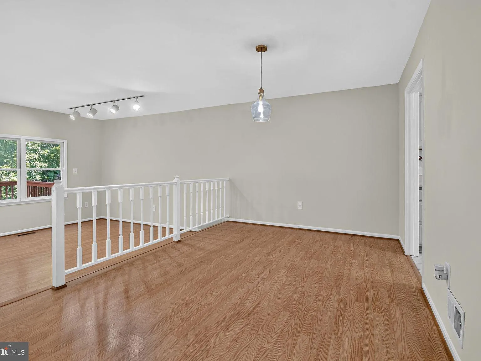 3 bed, 4.0 bath, 1890 sqft, $4,000 — Photo 4