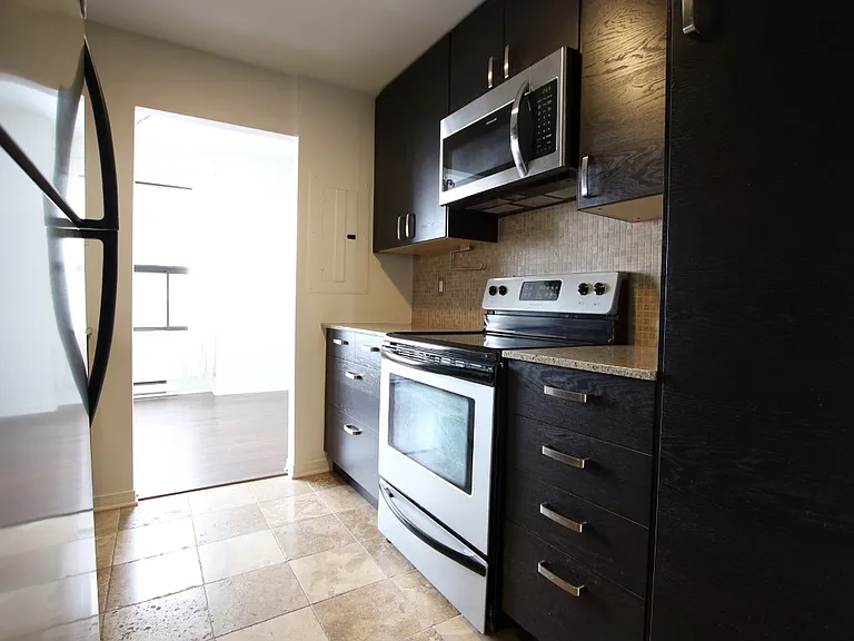 556 Laurier Ave W #1607 — Photo 7