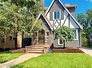 1055 Hillstone Rd, Cleveland Heights, OH 44121