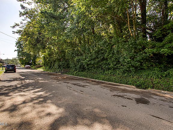 3rd image of Westbury Dr