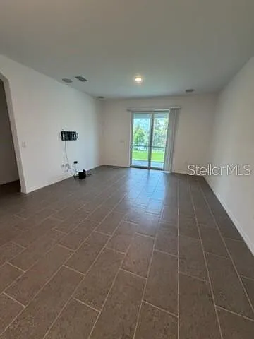 4 bed, 2.5 bath, 2430 sqft, $2,500 — Photo 4