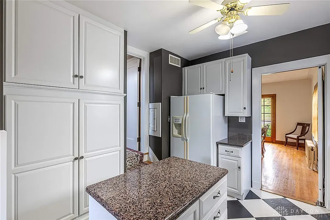 5 bed, 2686 sqft, $1,200 — Photo 3
