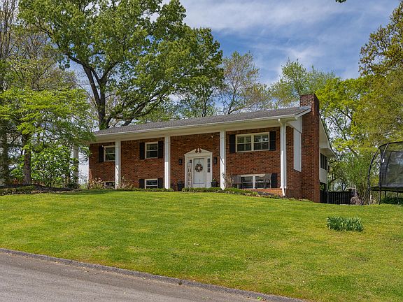 2nd image of 9211 Ramblewood Dr