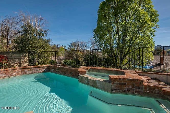 1674 Hawksway Ct