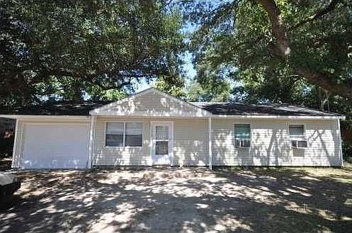 1st image of 1206 Sherwood Dr