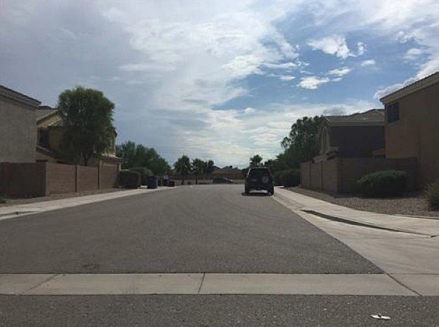 2nd image of 5910 E Paradise Ln