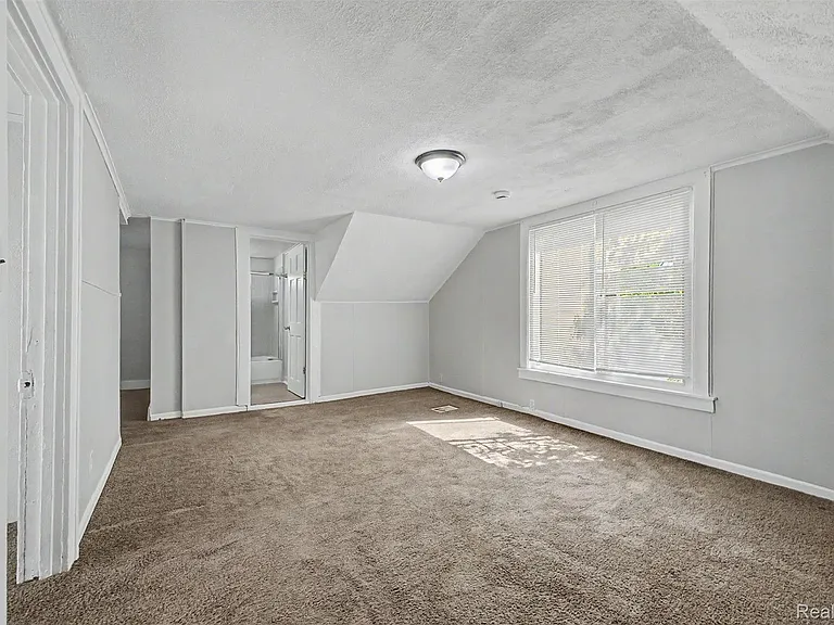 1301 E Muir Ave — Photo 20