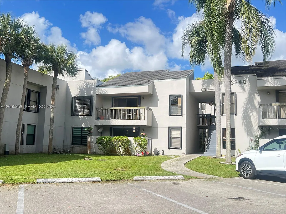 Building Photo - 13240 SW 88th Ln #106