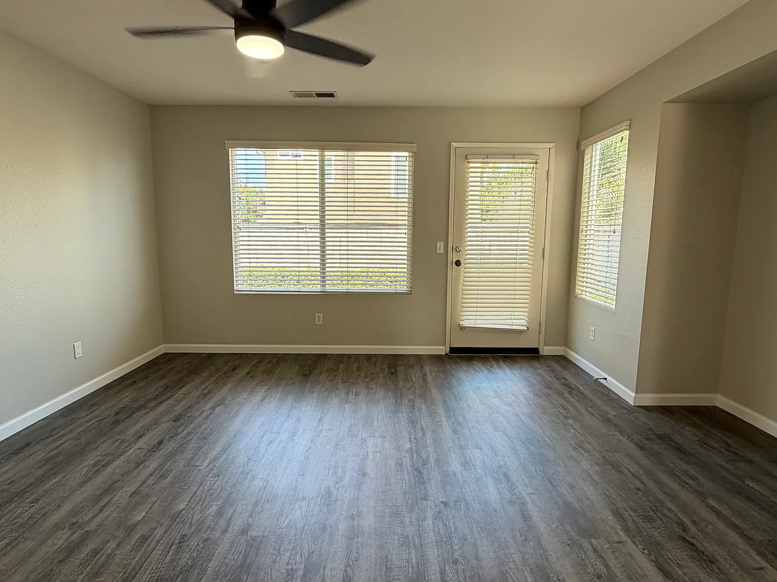 3 bed, 2.5 bath, 1630 sqft, $4,000 — Photo 4