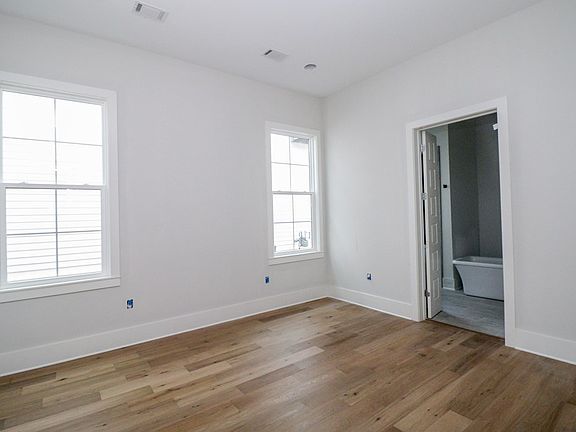 3rd image of 105 Farm View Dr #304