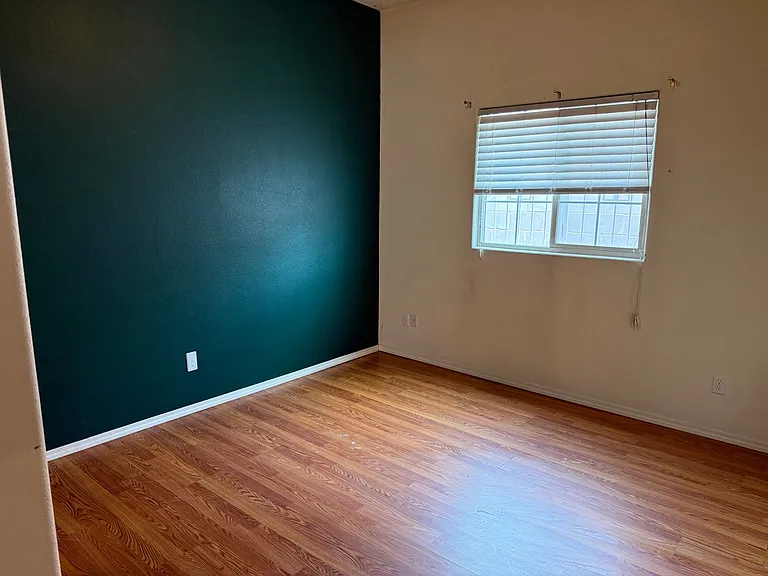 218 Yale Blvd SE — Photo 15
