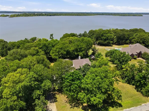 3101 W Oak Shores Dr, Crossroads, TX 76227