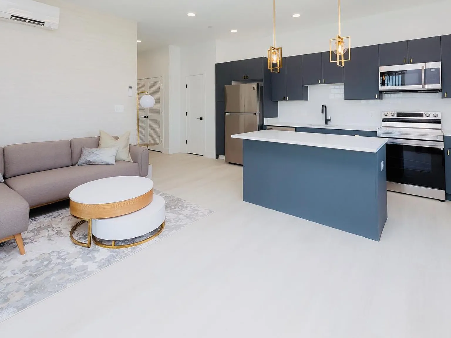 Beautiful Studio Apartment with Washer and Dryer; $150.00 Monthly Parking Concession — Photo 4