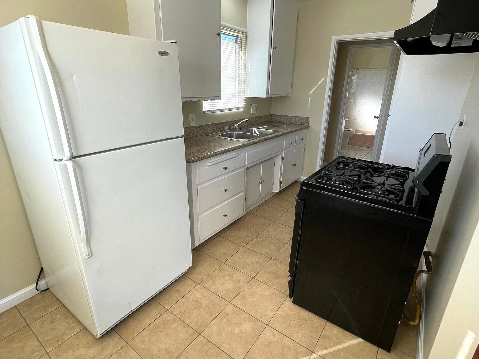 345 E Louise St — Photo 2