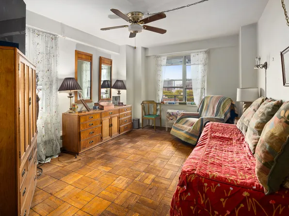 570 Grand Street image 3 of 7