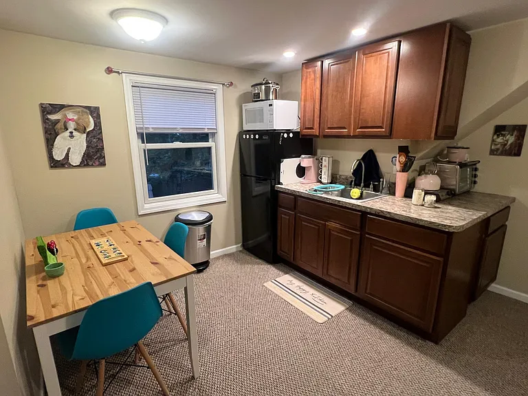 Kitchen / Eating Area
