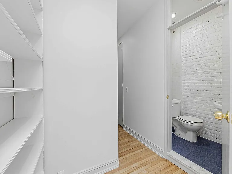 318 W 14th St #4 — Photo 9