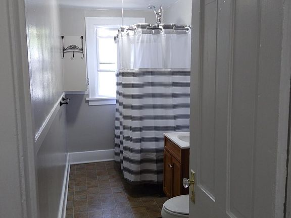 5th image of 312 Randall St APT 3