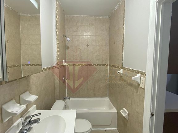 5th image of 384 Baldwin Ave #2A