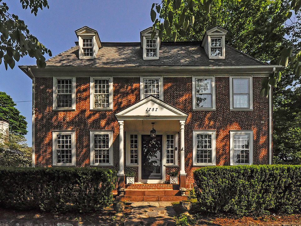 1030 Main Street North