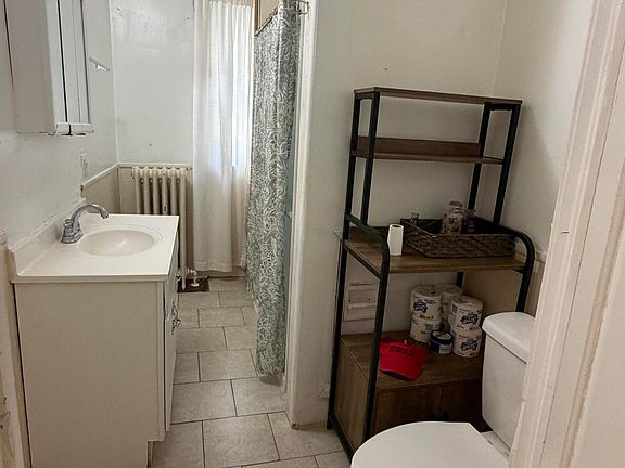 5th image of 675 N Locust St