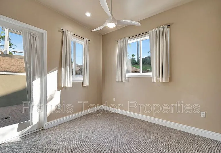 2861 Eastview Ter — Photo 12